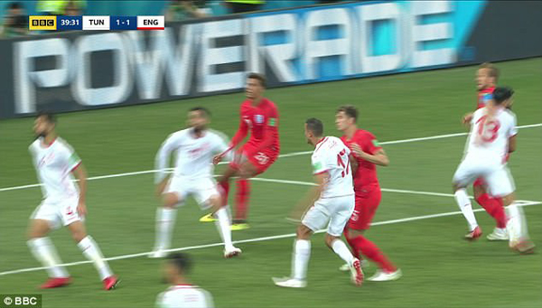Trọng tài Graham Poll: Anh đáng lẽ phải được hưởng 2 quả penalty ảnh 3